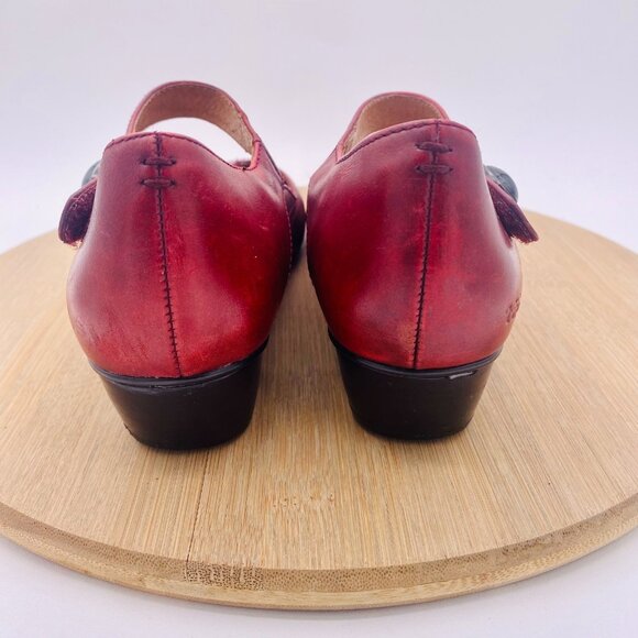 Taos Shoes Womens 8 Red Leather Mary Jane Comfort Flats Button - Picture 8 of 13